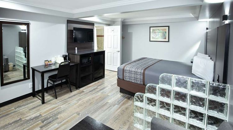 Rodeway Inn and Suites Bellflower Suite