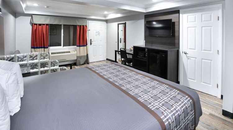 Rodeway Inn and Suites Bellflower Suite