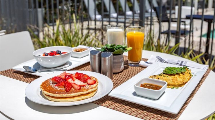 Cambria Hotel LAX Restaurant