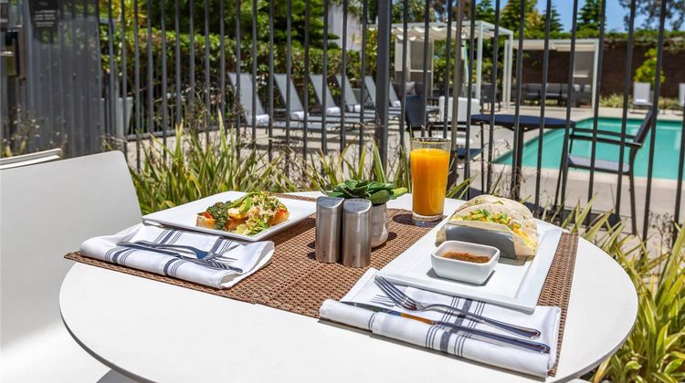Cambria Hotel LAX Restaurant