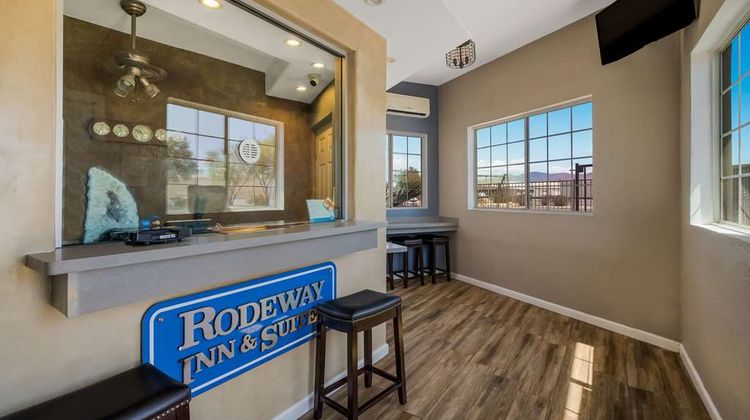 Rodeway Inn & Suites Lobby