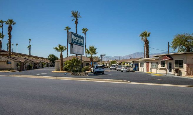 Rodeway Inn & Suites Exterior