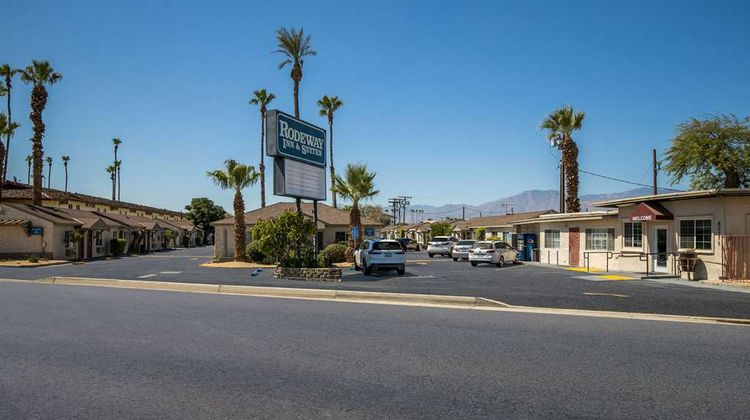 Rodeway Inn & Suites Exterior
