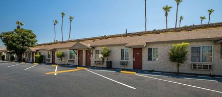 Rodeway Inn & Suites Exterior