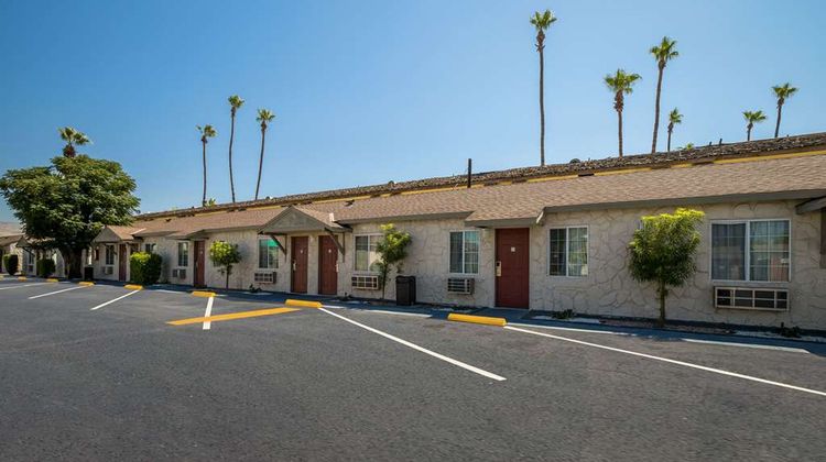 Rodeway Inn & Suites Exterior