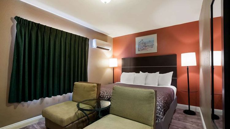Rodeway Inn & Suites Room