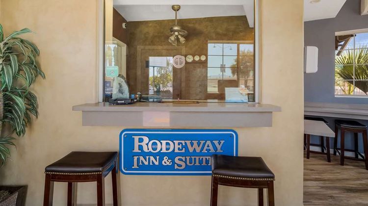 Rodeway Inn & Suites Lobby