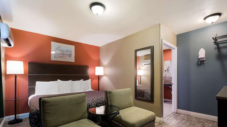 Rodeway Inn & Suites Room