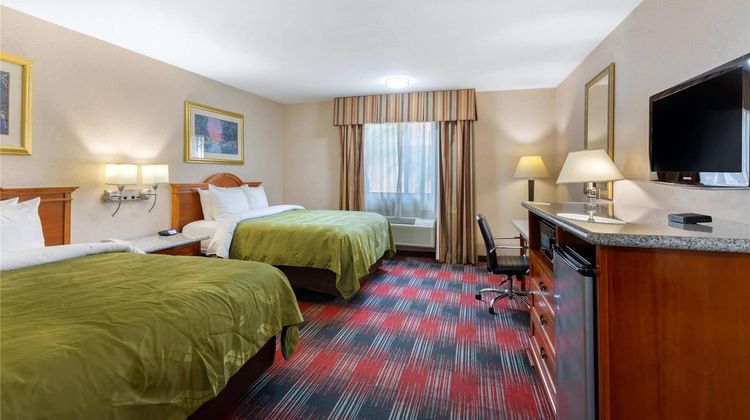 Quality Inn & Suites Oceanside Room