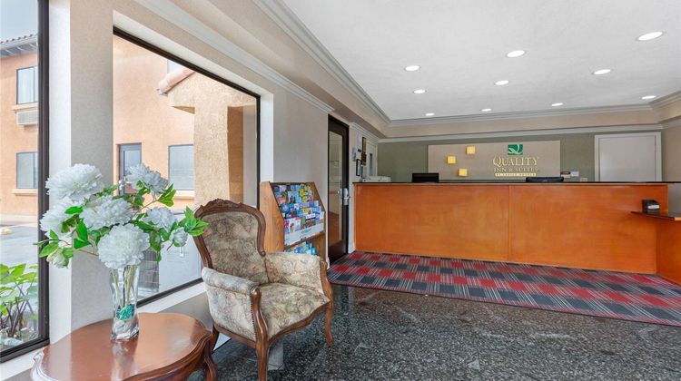 Quality Inn & Suites Oceanside Lobby
