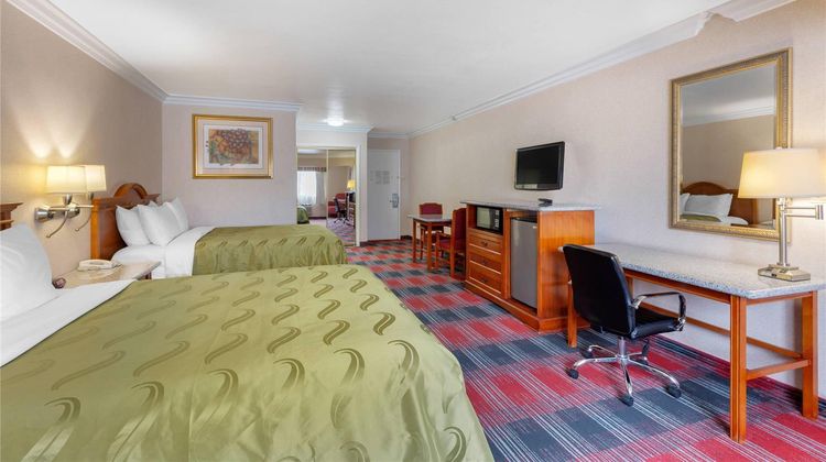 Quality Inn & Suites Oceanside Room