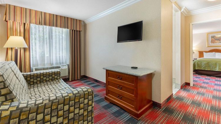 Quality Inn & Suites Oceanside Suite
