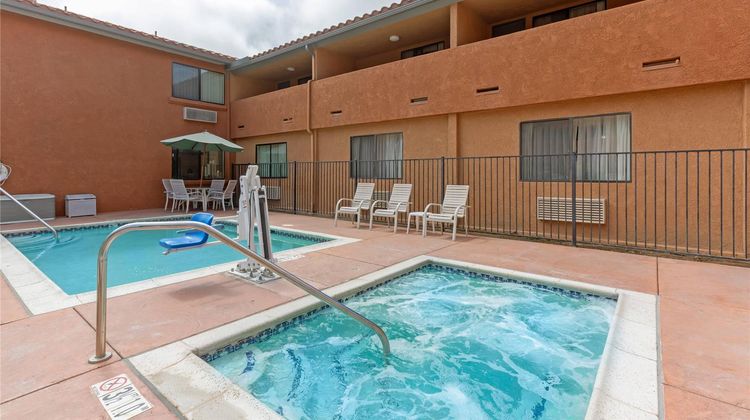 Quality Inn & Suites Oceanside Pool