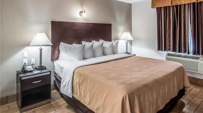 <b>Quality Inn & Suites Bakersfield Suite</b>. Images powered by <a href="https://iceportal.shijigroup.com/" title="IcePortal" target="_blank">IcePortal</a>.