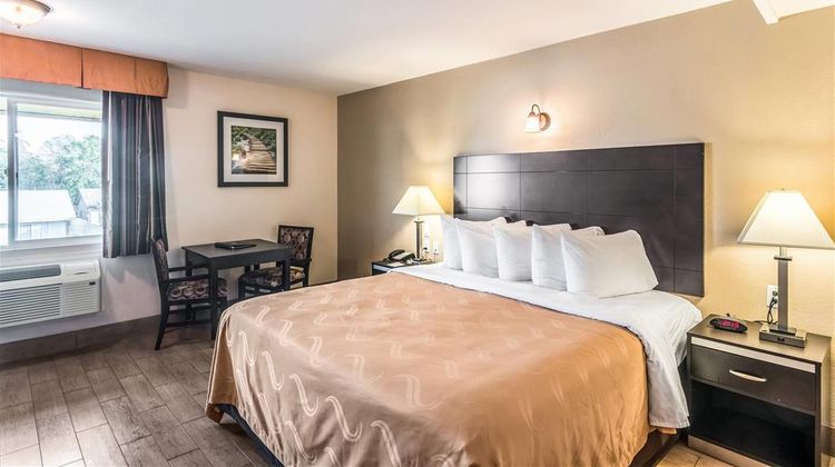 Quality Inn & Suites Bakersfield Room