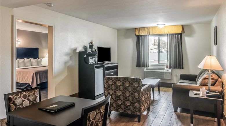 <b>Quality Inn & Suites Bakersfield Suite</b>. Images powered by <a href="https://iceportal.shijigroup.com/" title="IcePortal" target="_blank">IcePortal</a>.