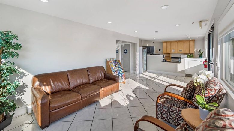 <b>Rodeway Inn Stockton Lobby</b>. Images powered by <a href="https://iceportal.shijigroup.com/" title="IcePortal" target="_blank">IcePortal</a>.