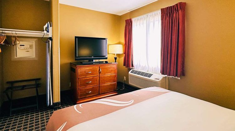 Quality Inn & Suites Westminster Suite
