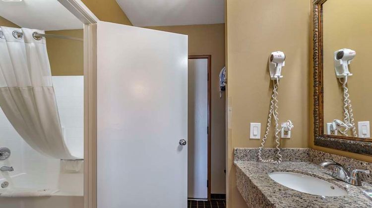 Quality Inn & Suites Westminster Room
