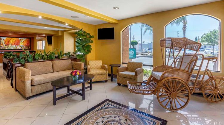Quality Inn & Suites Westminster Lobby