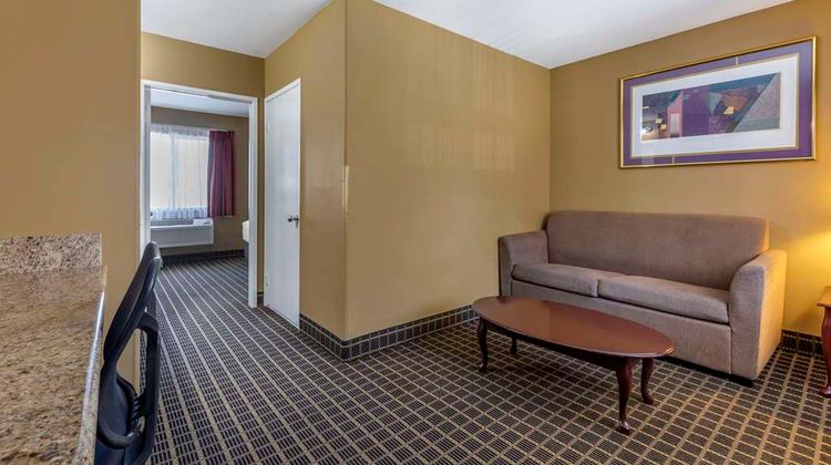 Quality Inn & Suites Westminster Suite