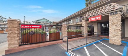 Econo Lodge Inn & Suites Escondido Dtwn Exterior