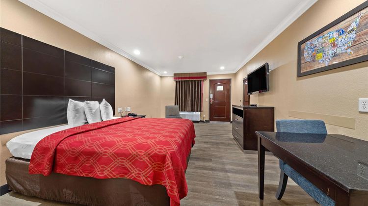 Econo Lodge Inn & Suites Escondido Dtwn Room