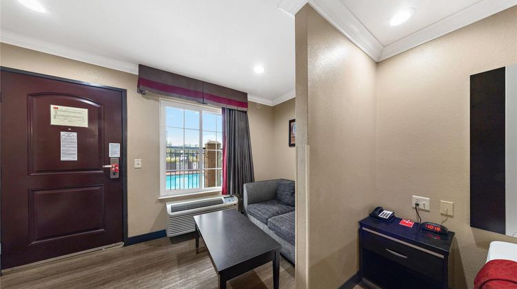 Econo Lodge Inn & Suites Escondido Dtwn Suite