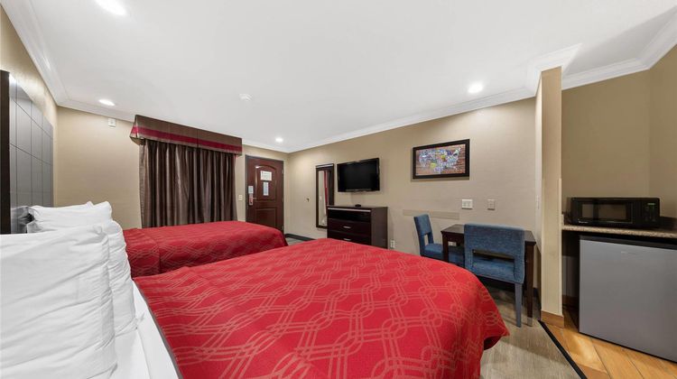 Econo Lodge Inn & Suites Escondido Dtwn Room