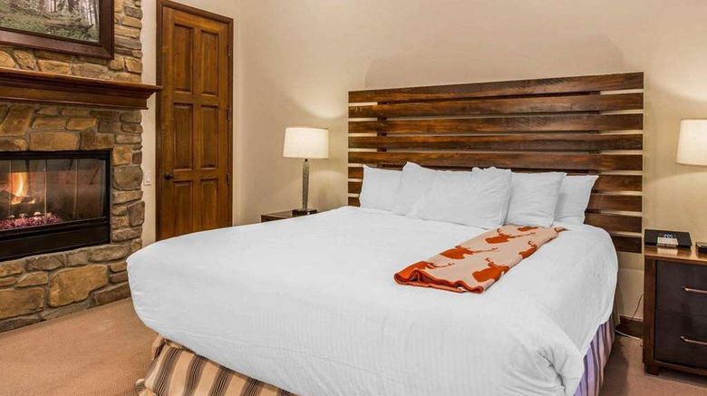 <b>The Club at Big Bear Village Suite</b>. Images powered by <a href="https://iceportal.shijigroup.com/" title="IcePortal" target="_blank">IcePortal</a>.