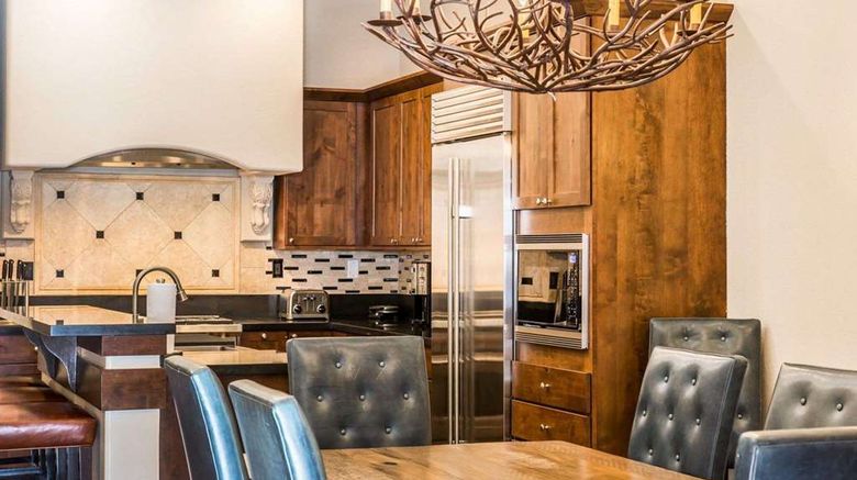 <b>The Club at Big Bear Village Suite</b>. Images powered by <a href="https://iceportal.shijigroup.com/" title="IcePortal" target="_blank">IcePortal</a>.