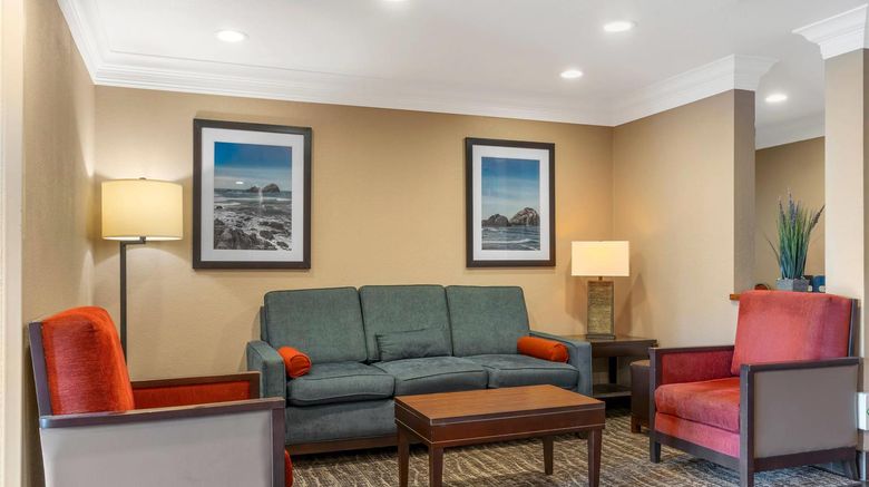 <b>Comfort Inn Arcata Lobby</b>. Images powered by <a href="https://iceportal.shijigroup.com/" title="IcePortal" target="_blank">IcePortal</a>.