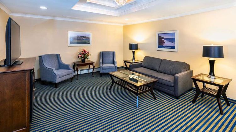 Quality Inn & Suites Garden of the Gulf Suite