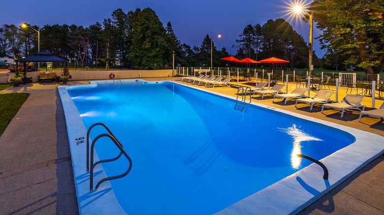 <b>Quality Inn Garden of the Gulf Pool</b>. Images powered by <a href="https://iceportal.shijigroup.com/" title="IcePortal" target="_blank">IcePortal</a>.