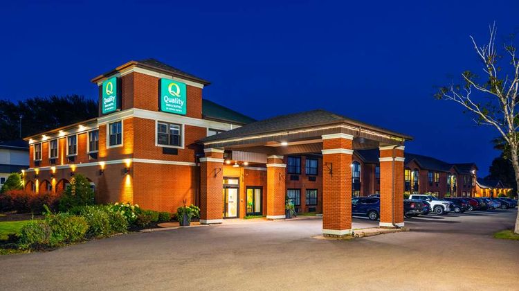 Quality Inn & Suites Garden of the Gulf Exterior