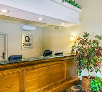 Quality Inn Garden of the Gulf Lobby