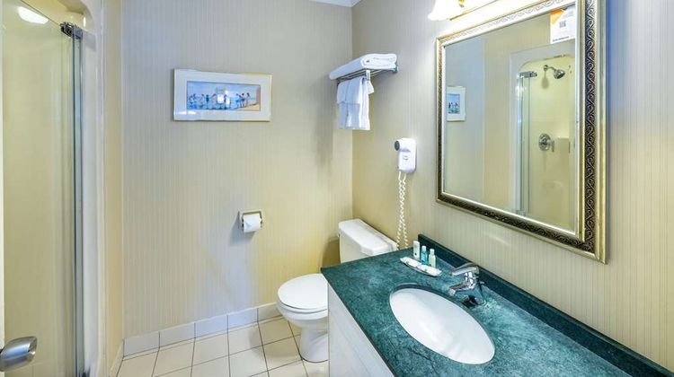Quality Inn & Suites Garden of the Gulf Room