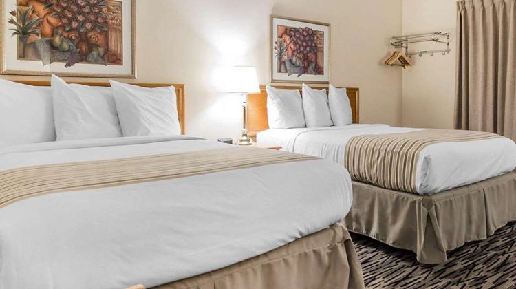 Econo Lodge New Liskeard Room