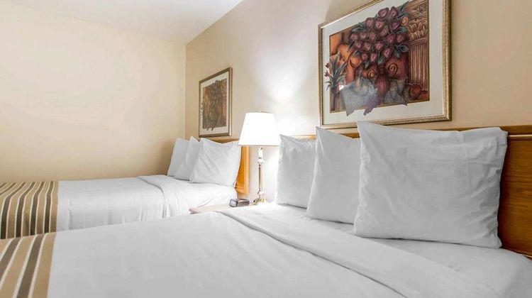 Econo Lodge New Liskeard Room