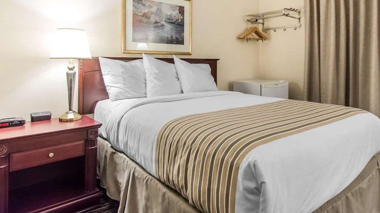 Econo Lodge New Liskeard Room