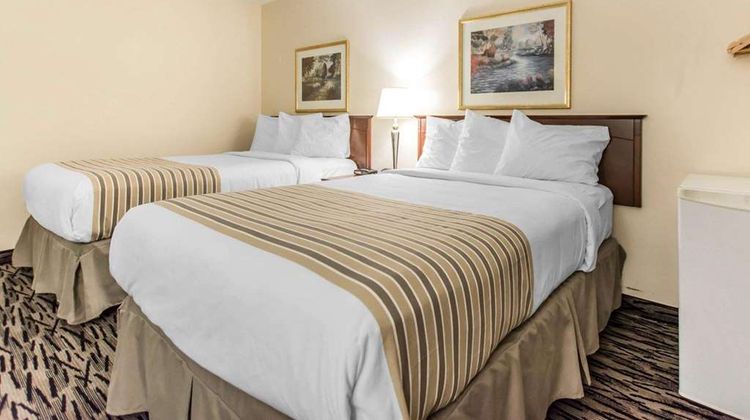 Econo Lodge New Liskeard Room