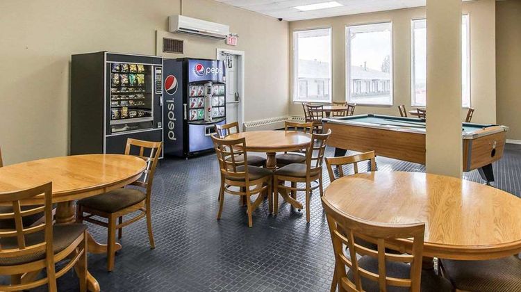 Econo Lodge New Liskeard Restaurant