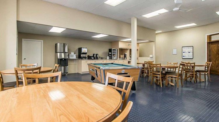 Econo Lodge New Liskeard Restaurant