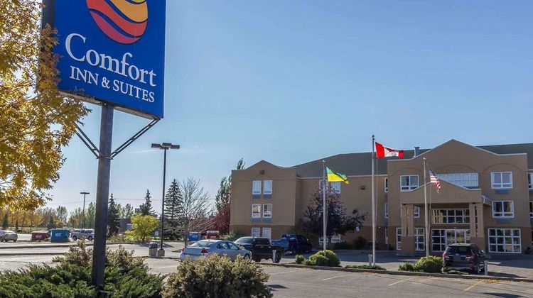 Comfort Inn and Suites Moose Jaw Exterior