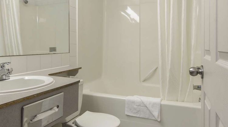 Econo Lodge Room