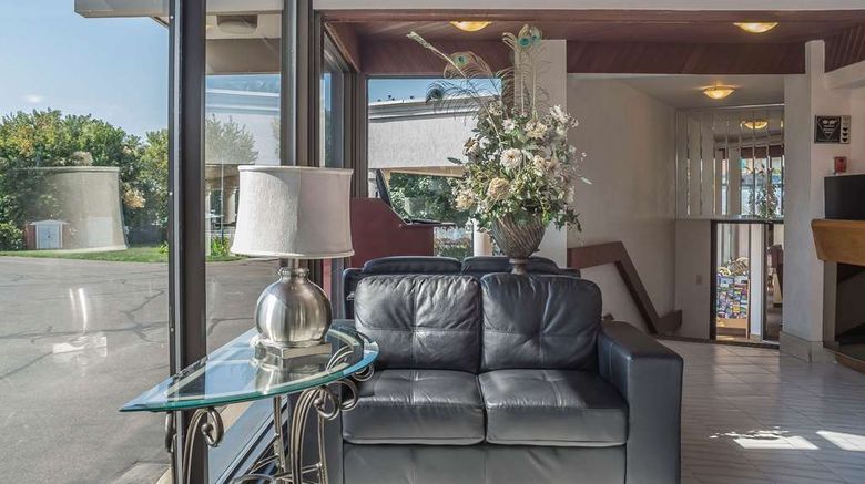 <b>Rodeway Inn Fallsview Lobby</b>. Images powered by <a href="https://iceportal.shijigroup.com/" title="IcePortal" target="_blank">IcePortal</a>.