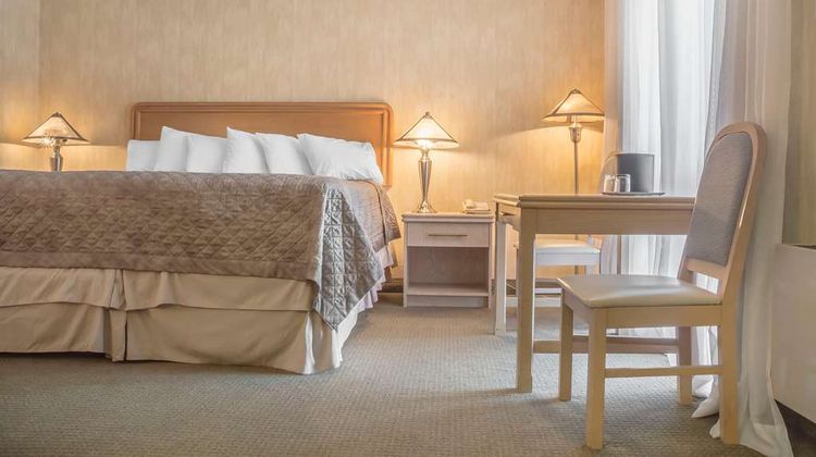 Rodeway Inn Fallsview Room