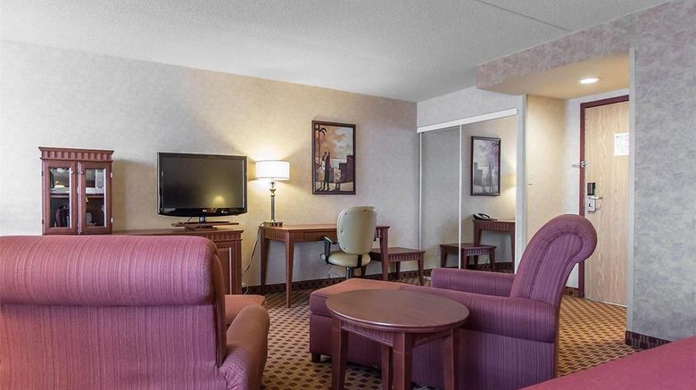 <b>Quality Inn Bay Front Room</b>. Images powered by <a href="https://iceportal.shijigroup.com/" title="IcePortal" target="_blank">IcePortal</a>.