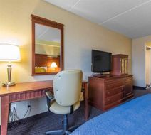 Quality Inn Bay Front Room