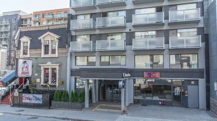 Comfort Suites Montreal Exterior